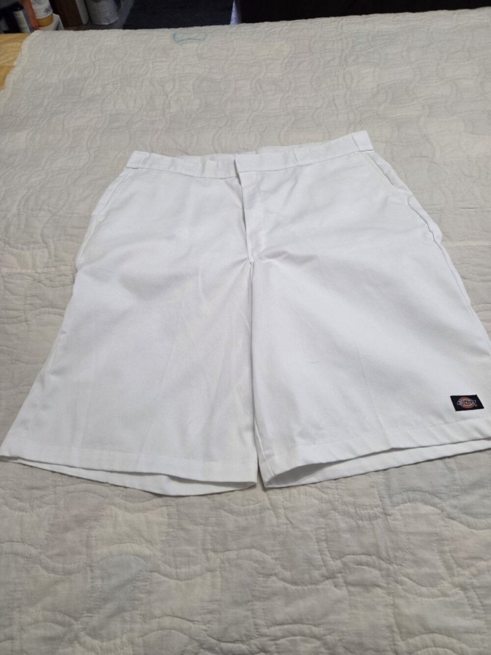Dickies Men's 13 " loose fit Multi use pocket work shorts Size 40 NWT